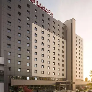 Hotel Ramada Plaza By Wyndham Convention Center, Boekarest